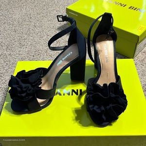 Gianni Bini Navy Heels